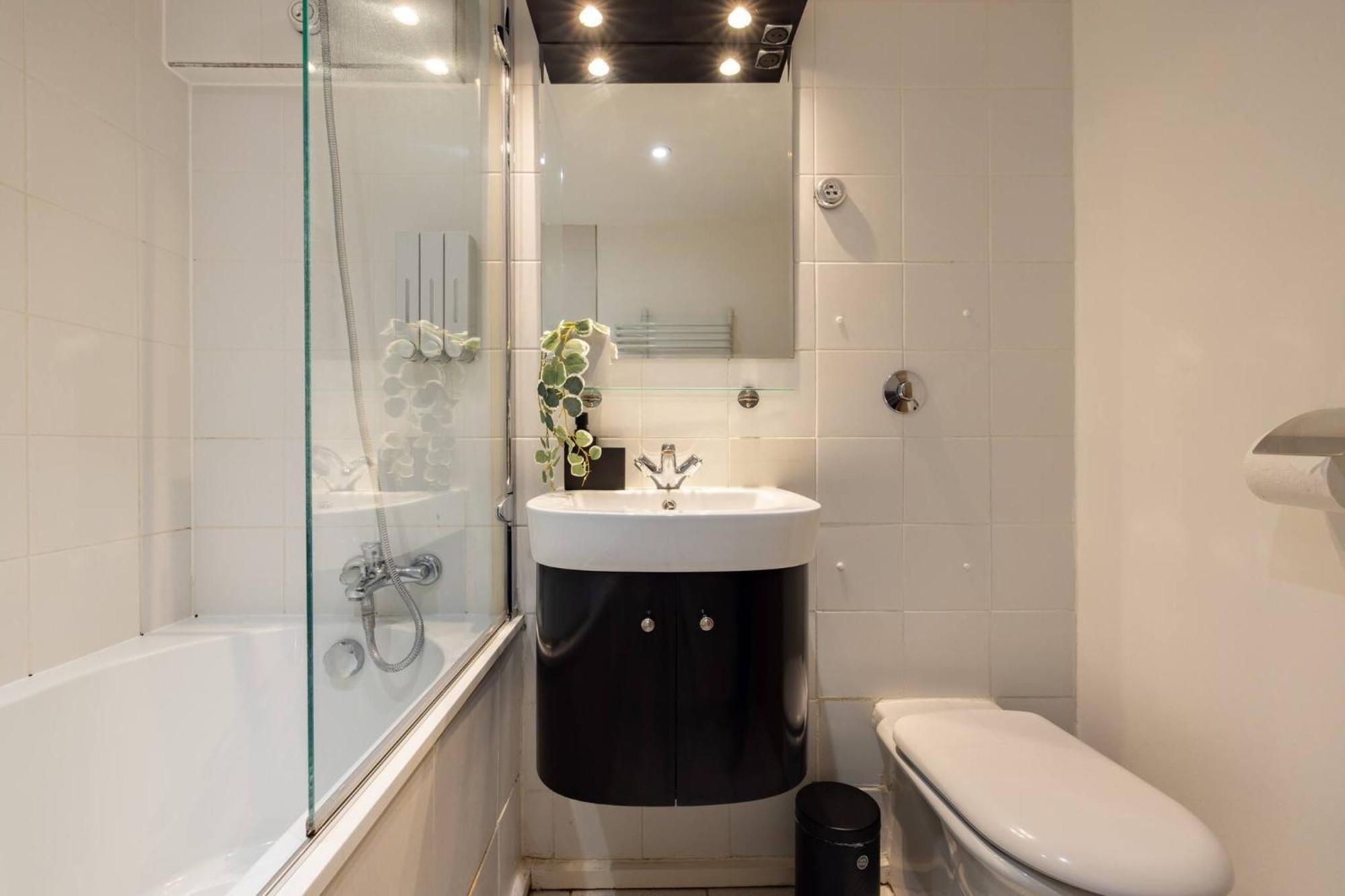 Wild Roses Serviced Apartments - Excel Warehouse 2 Лондон Экстерьер фото