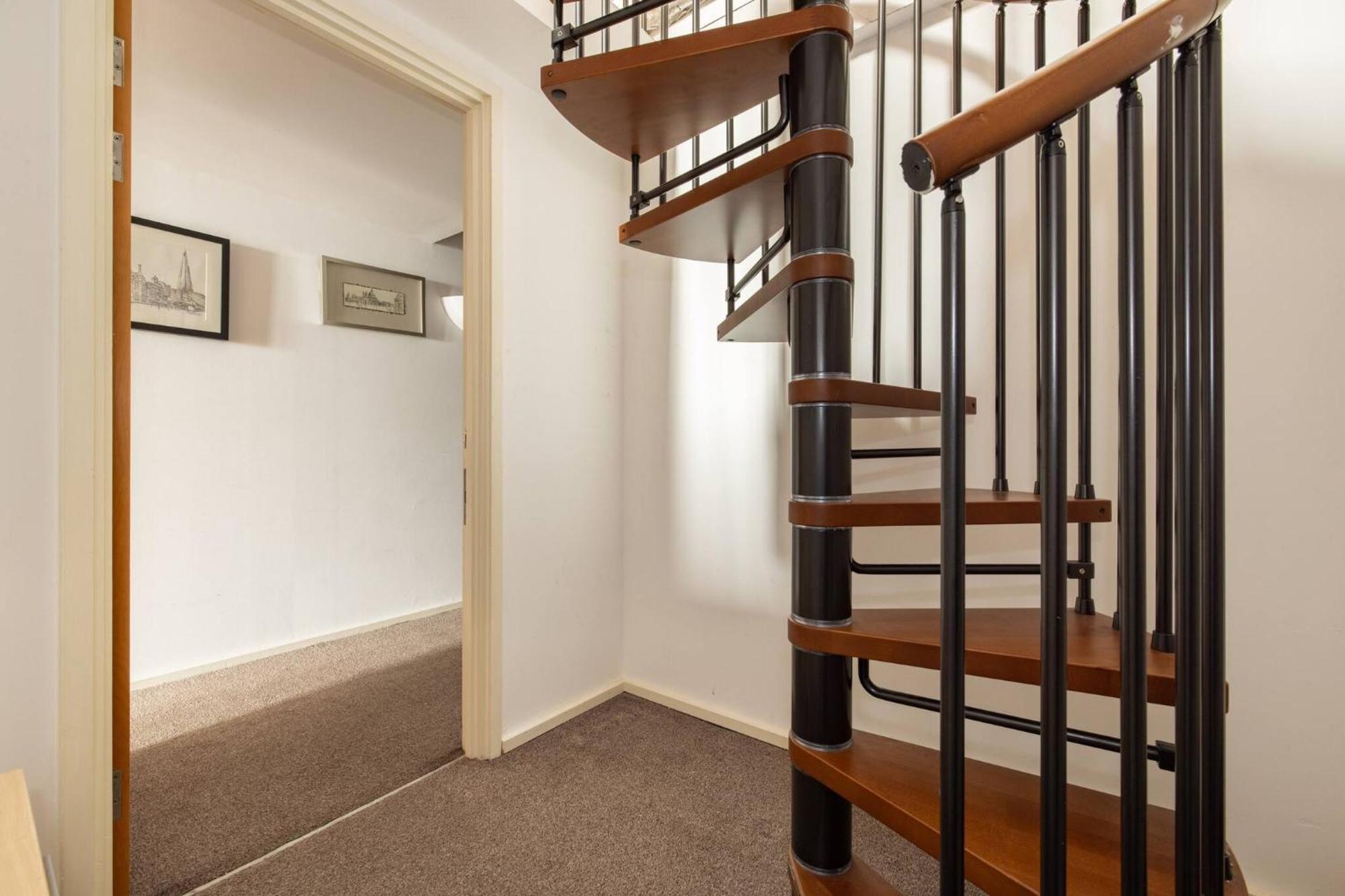 Wild Roses Serviced Apartments - Excel Warehouse 2 Лондон Экстерьер фото