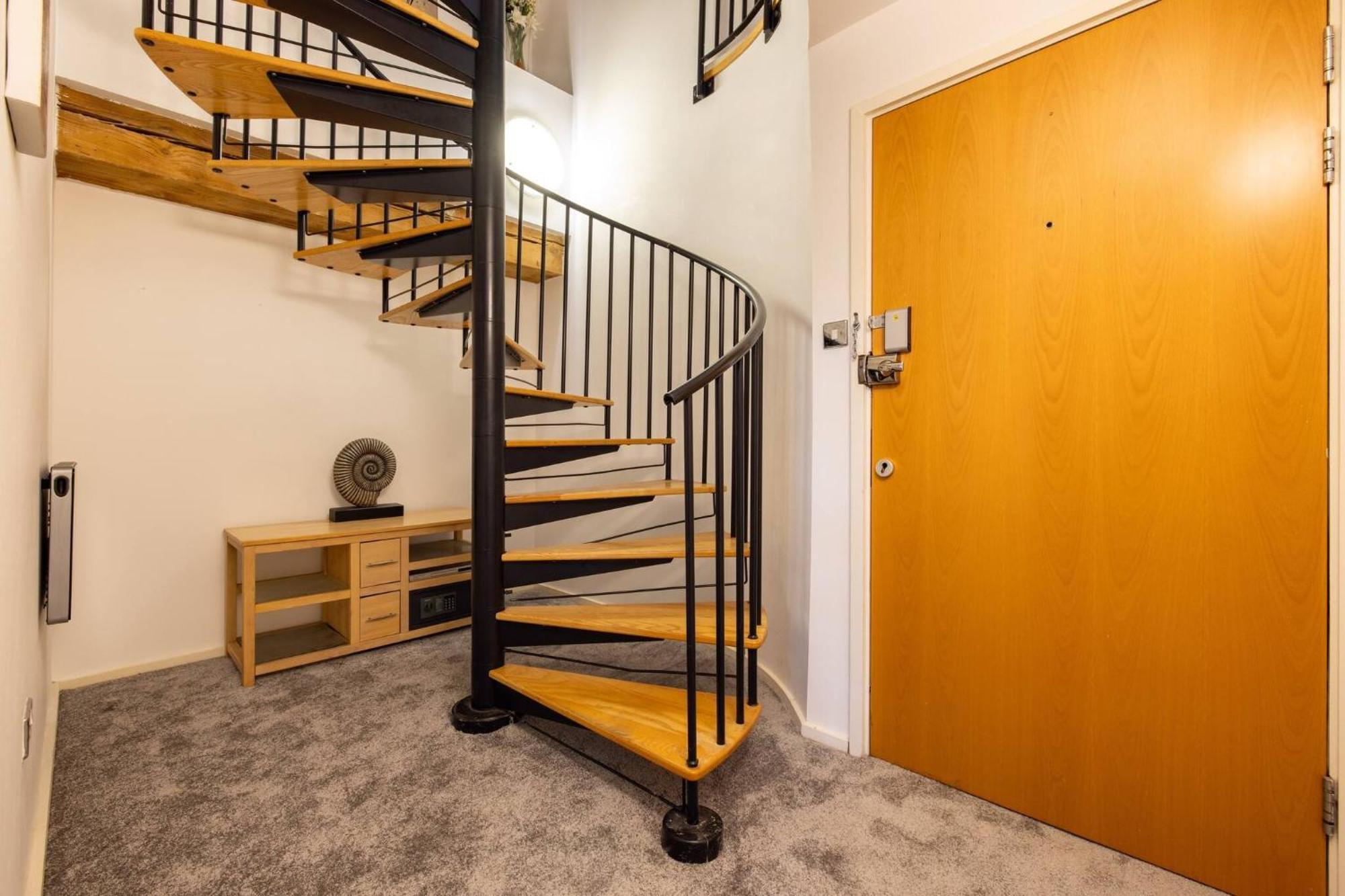 Wild Roses Serviced Apartments - Excel Warehouse 2 Лондон Экстерьер фото