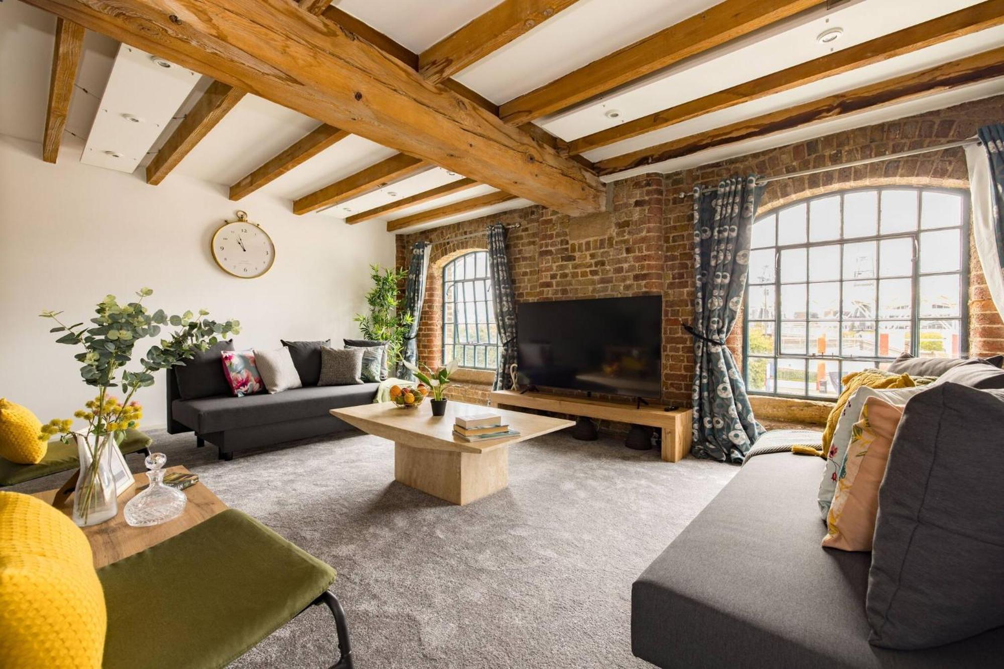Wild Roses Serviced Apartments - Excel Warehouse 2 Лондон Экстерьер фото