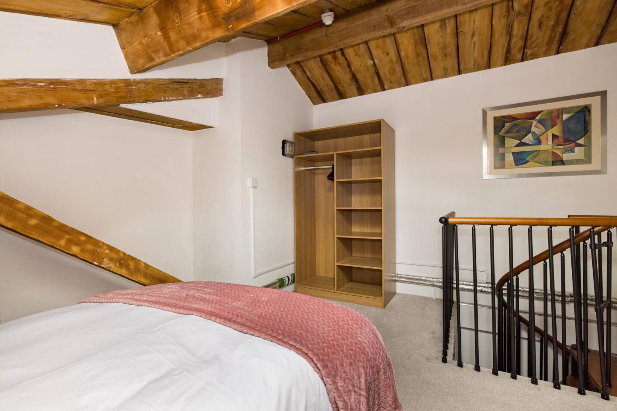 Wild Roses Serviced Apartments - Excel Warehouse 2 Лондон Экстерьер фото